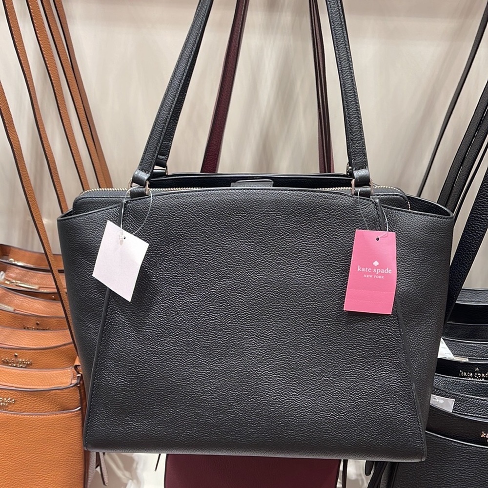 Kate Spade Brim Laptop Tote
COLOR:
Black - Picture 7 of 16